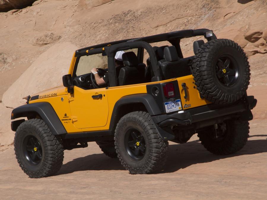  Jeep Wrangler Traildozer Concept 2012 года  (фото 2 из 15)
